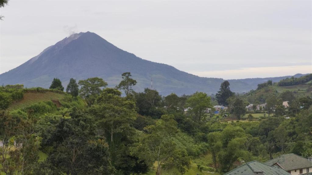 Oyo 90209 Dk Singarimbun Berastagi Homestay Exteriér fotografie
